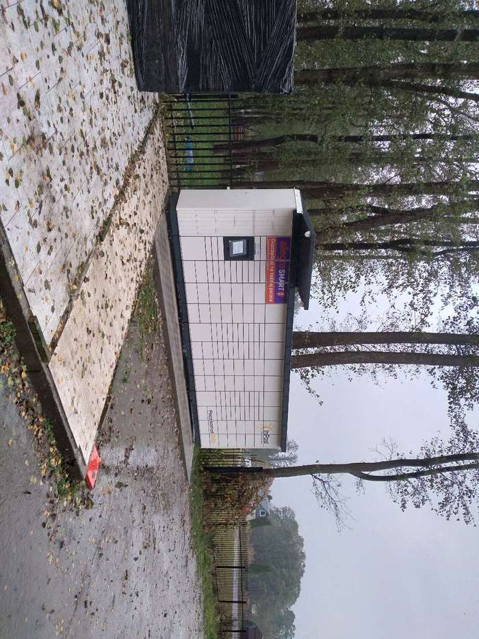Paczkomat MLN02M Przy sklepie spożywczym