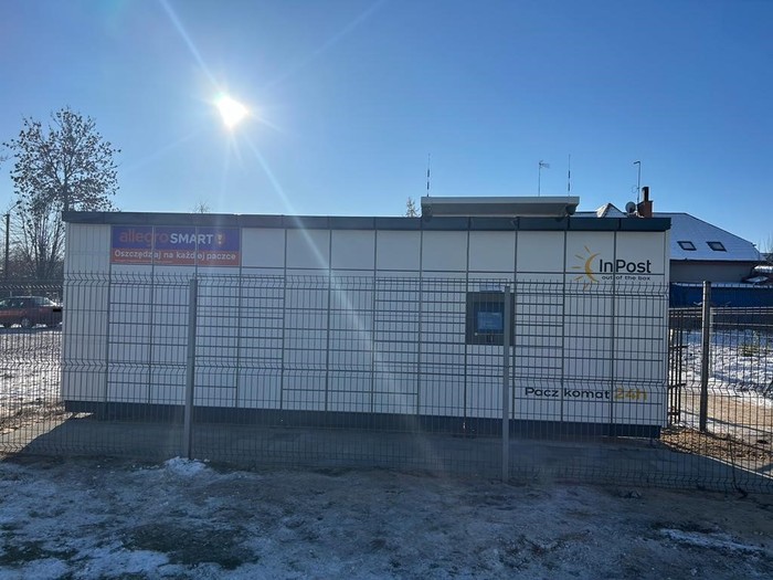 Paczkomat MMK04M Za stacją BP