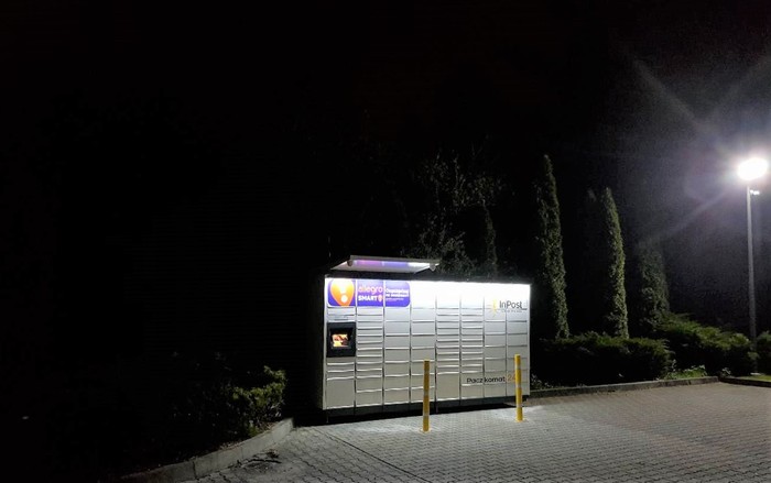 Paczkomat MNK01M Parking stacji benzynowej GRÓD