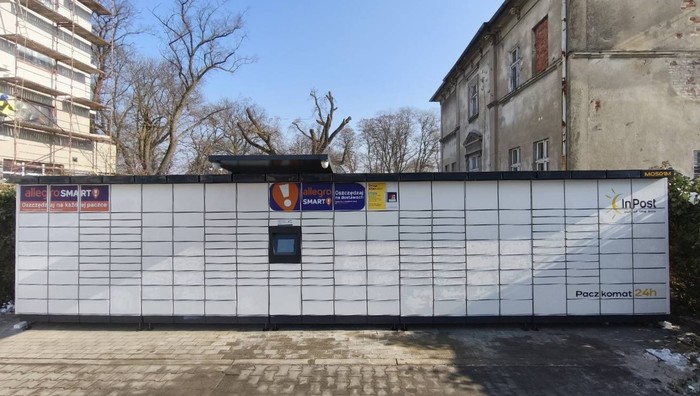 Paczkomat MOS01M parking przy Lidlu
