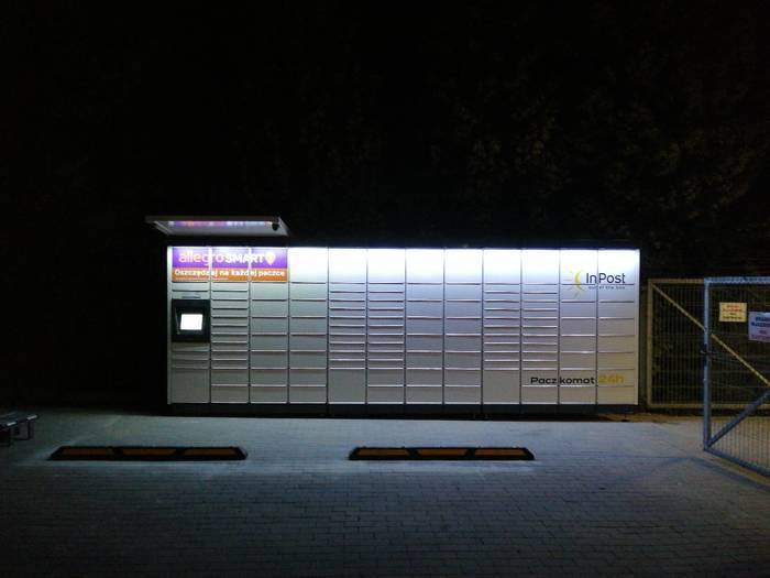 Paczkomat MQS01M Przy sklepie Aljan