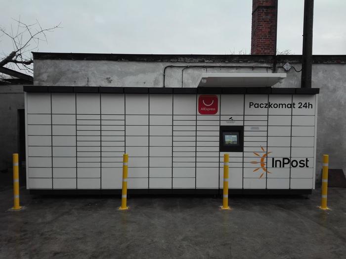 Paczkomat MRC01M przy solarium Słoneczko