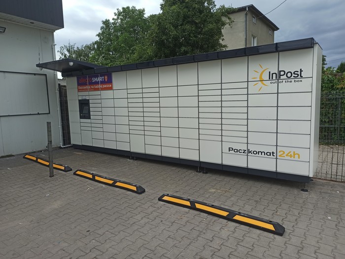 Paczkomat MRT01M przy sklepie Lewiatan