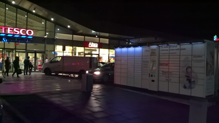 Paczkomat MSL01A Przy Centrum Handlowym Dekada