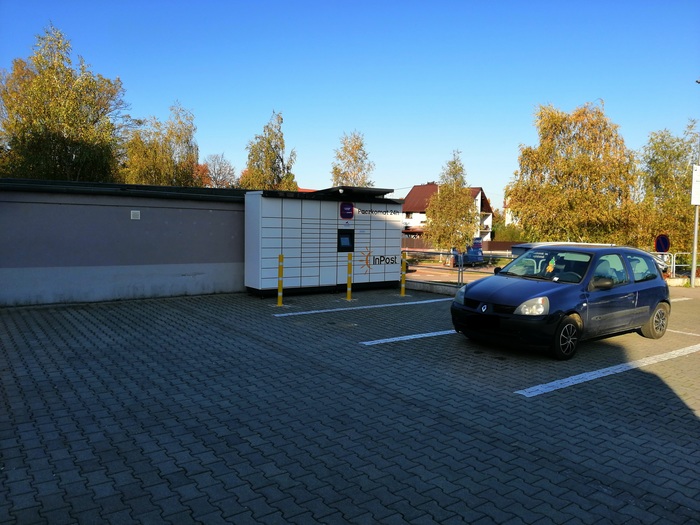 Paczkomat MSL03M Na parkingu Carrefour