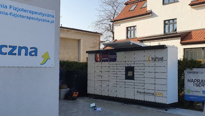 Paczkomat MSL04M Przy wejściu do budynku
