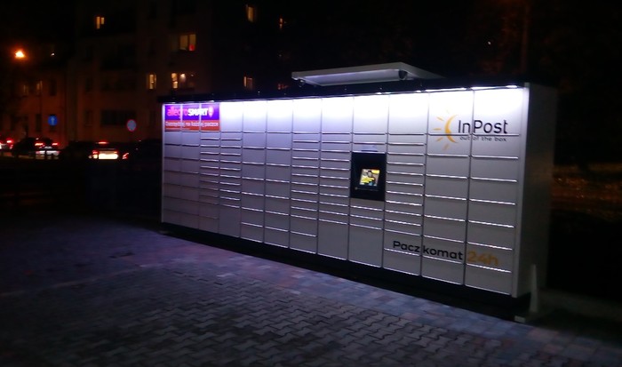 Paczkomat MSL13M Parking sklepu z farbami