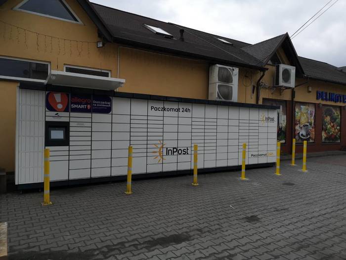 Paczkomat MSO01M Na parkingu przy sklepie Euro