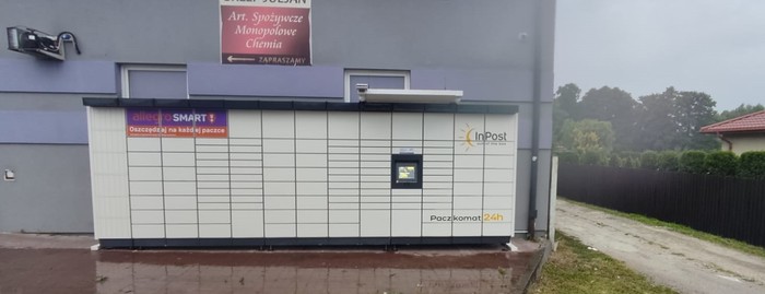 Paczkomat MWY02M na parkingu przy sklepie "Juljan"