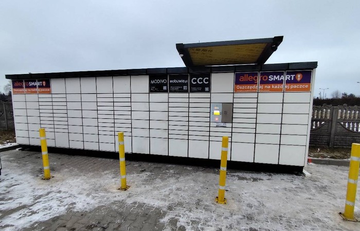 Поштомат MZS01N Na parkingu przy supermarkecie