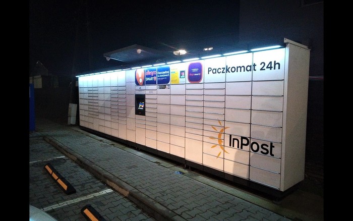 Paczkomat NAD02M Na stacji Moya