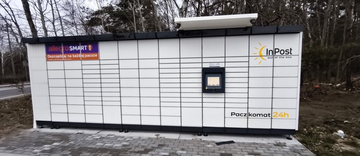 Paczkomat NAD06M Na parkingu sklepu Netto