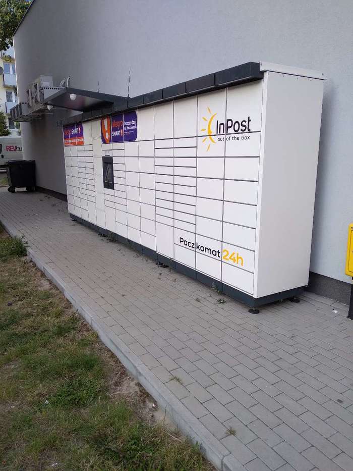 Paczkomat NAK05M Za sklepem
