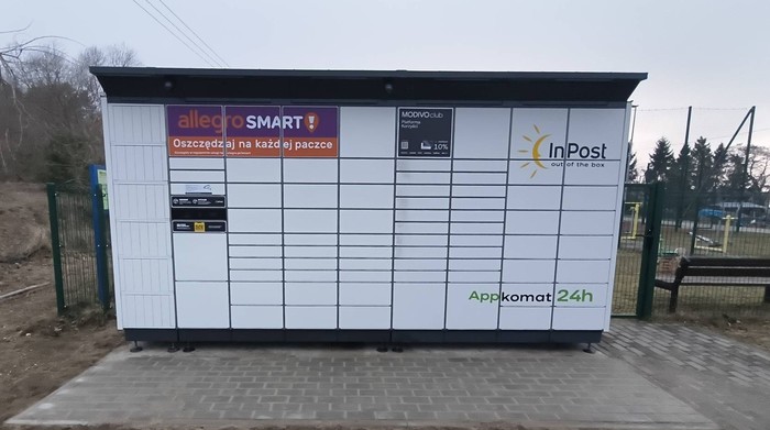 Paczkomat NALE02BAPP przy placu zabaw