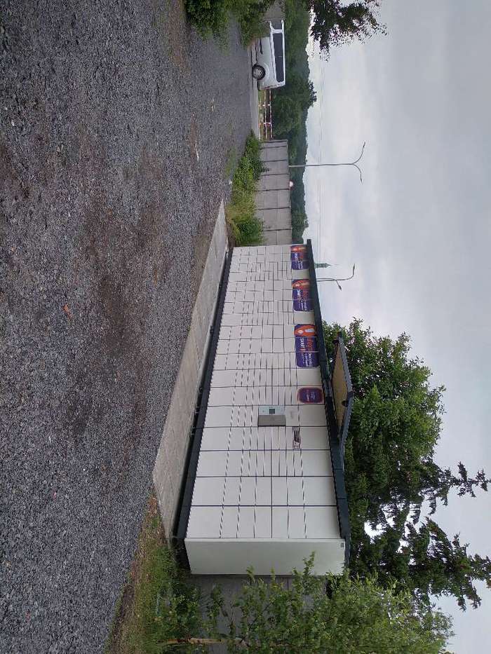 Parcel Locker NBO02N na parkingu za sklepem Słoneczko (wejście od ulicy Nadbrzeżnej)