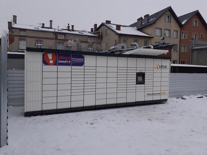 Paczkomat NDG03M przy piekarni