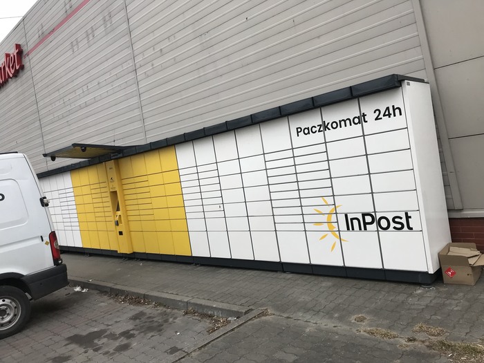 Paczkomat NDM01A Przy markecie Carrefour