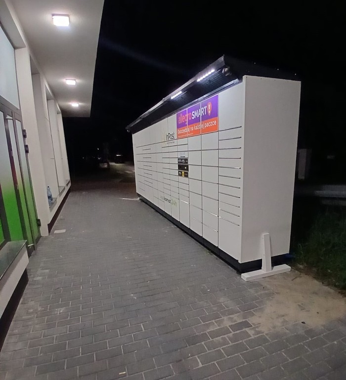 Paczkomat NDM02BAPP Przy budynku usługowo mieszkalnym