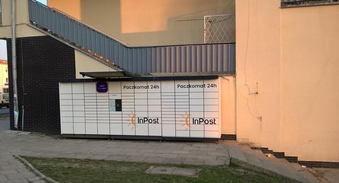 Paczkomat NDM04N Przy budynku usługowym