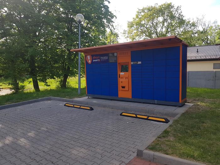 Поштомат NEG01G na parkingu stacji paliw