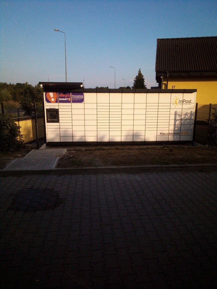 Paczkomat NGD07M Na terenie prywatnej posesji