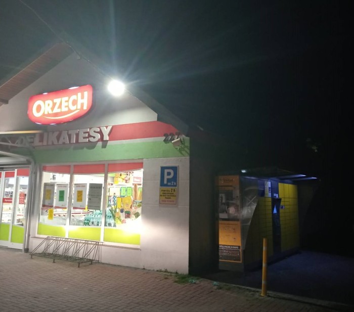 Paczkomat NGW01G Przy sklepie spożywczym Orzech