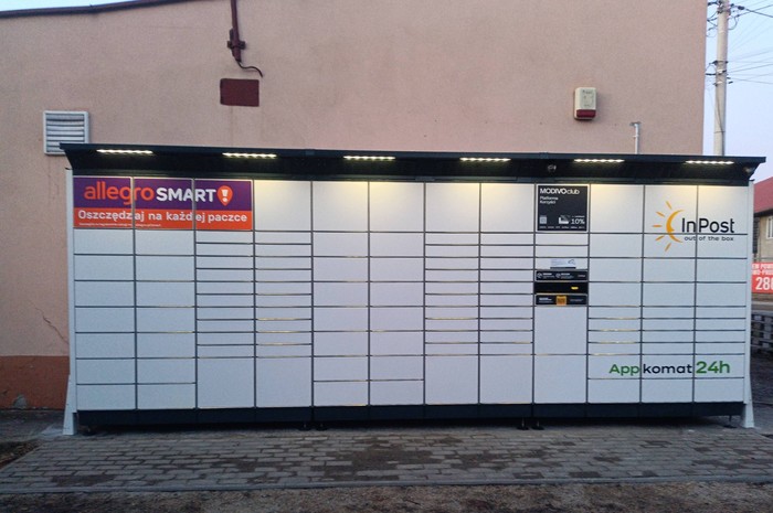 Paczkomat NIB01BAPP przy sklepie spożywczym