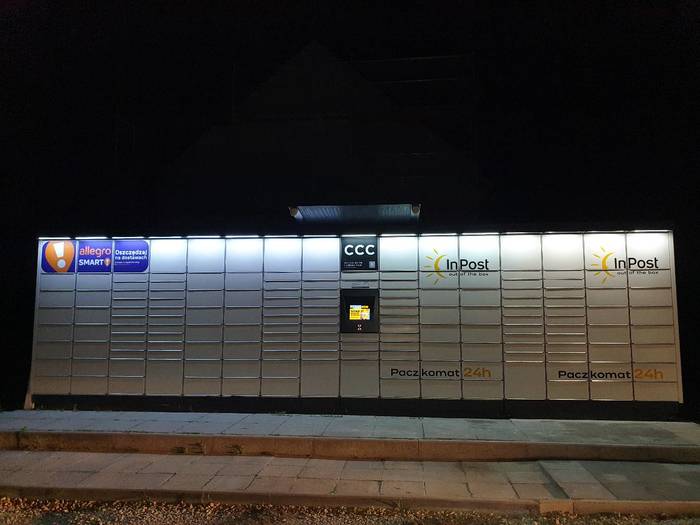 Paczkomat NIB01M Na posesji, przy serwisie rowerowym
