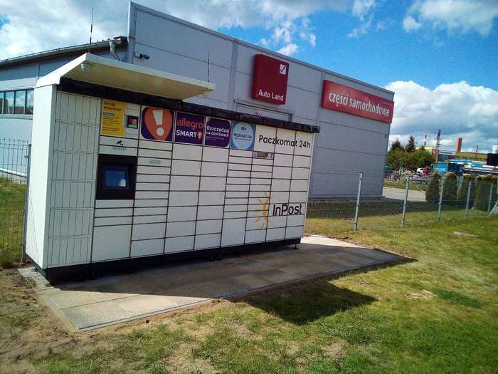 Paczkomat NID01M przy AutoLand