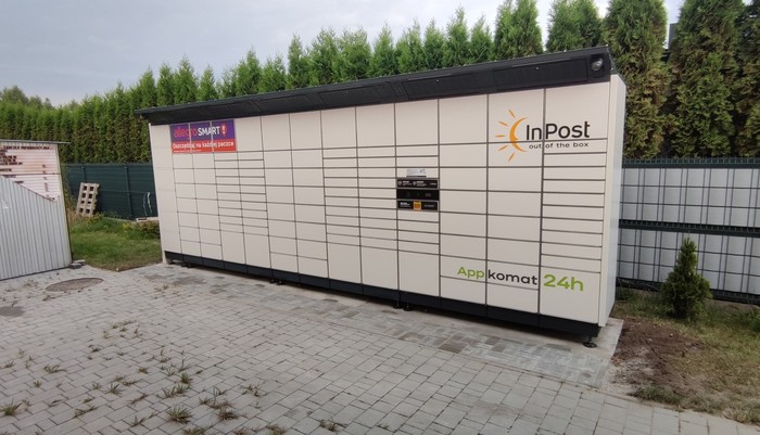 Paczkomat NIE01BAPP Przy budynku sklepu Żabka