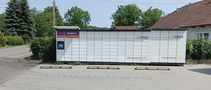 Paczkomat NIEM01M Na Parkingu przy Groszku