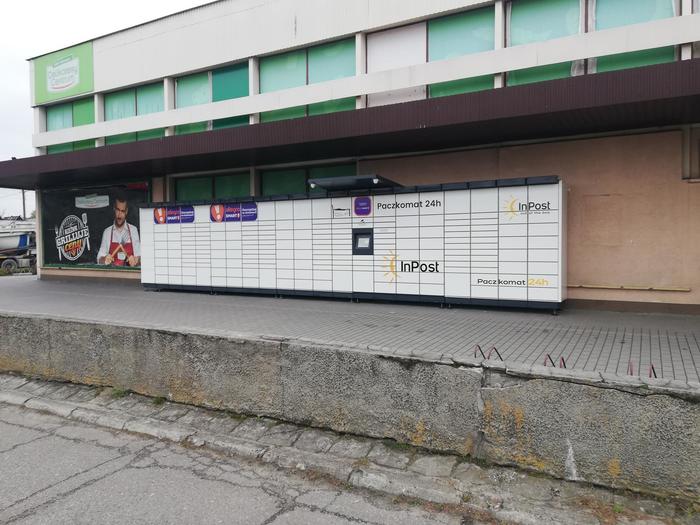 Paczkomat NMC01M Przy markecie Delikatesy Centrum