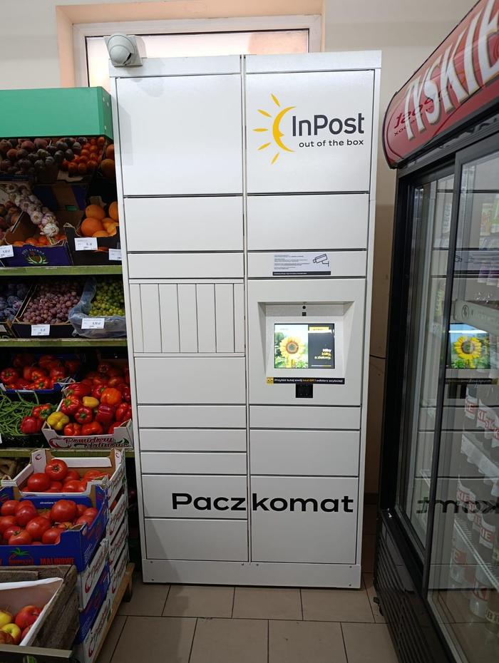 Paczkomat NML01HP w sklepie spożywczym Groszek