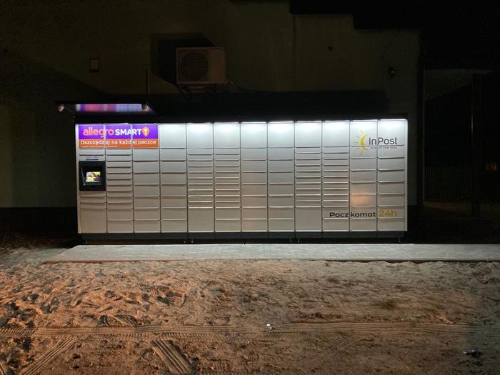 Parcel Locker NOJ01M Na parkingu sklepu GS