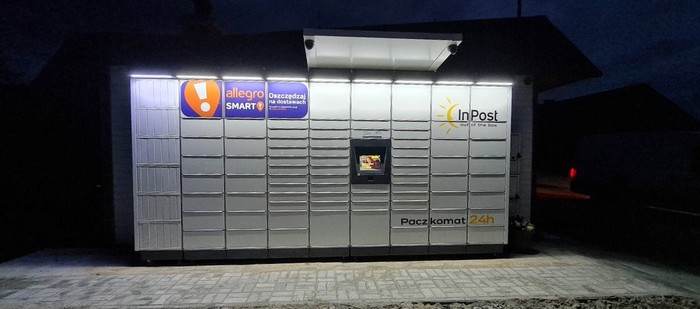 Paczkomat NPR01M przy sklepie spożywczym