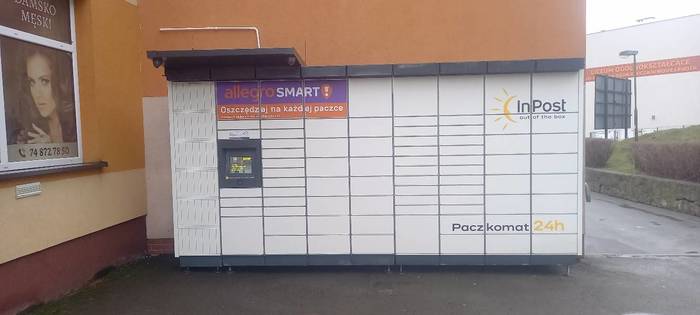 Paczkomat NRU09M Obok fryzjera