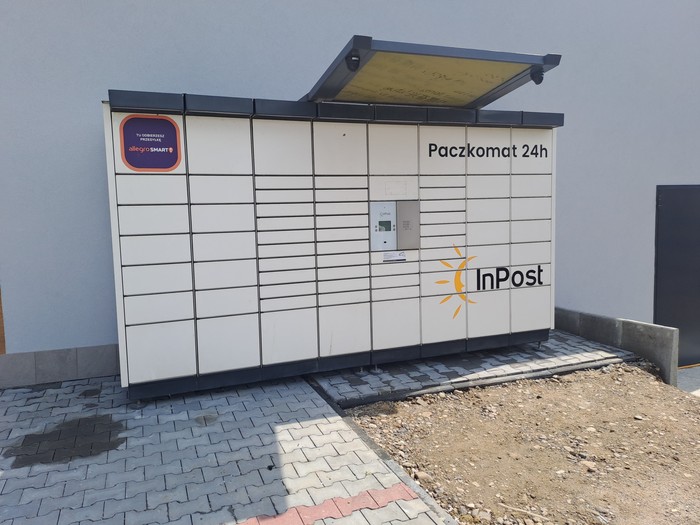 Parcel Locker NSA05N Boczna ściana sklepu