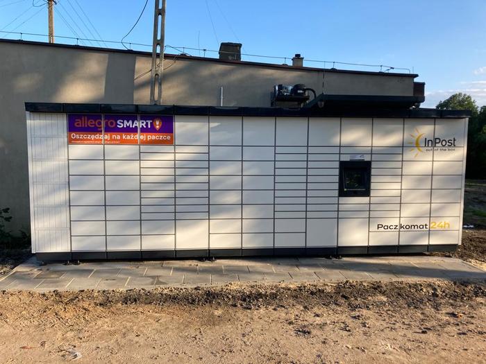 Paczkomat NSI01M parking przy sklepie