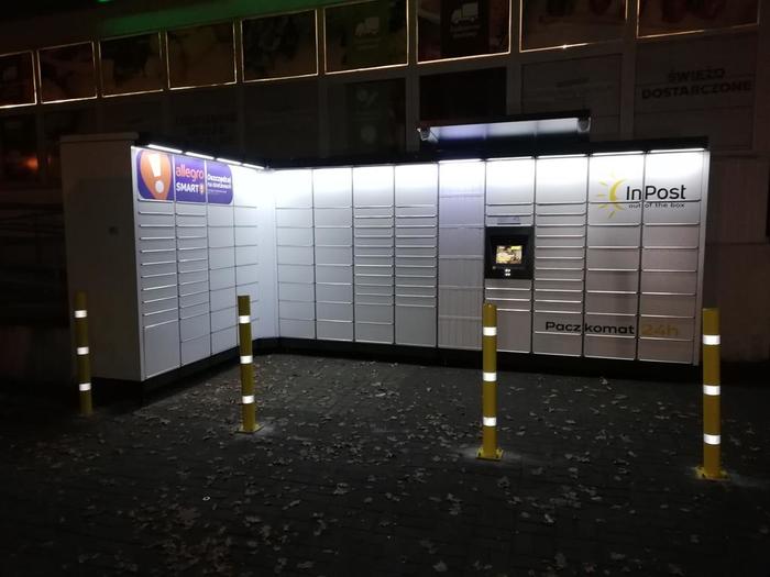 Parcel Locker NSO03M na parkingu Delikatesów Centrum