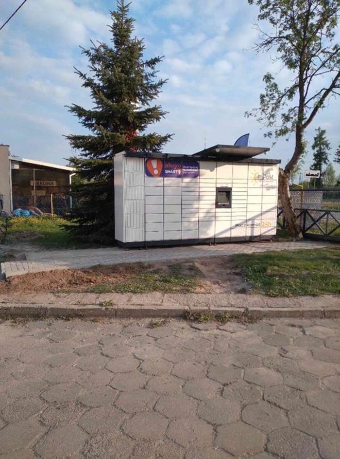 Paczkomat NST01M na stacji paliw