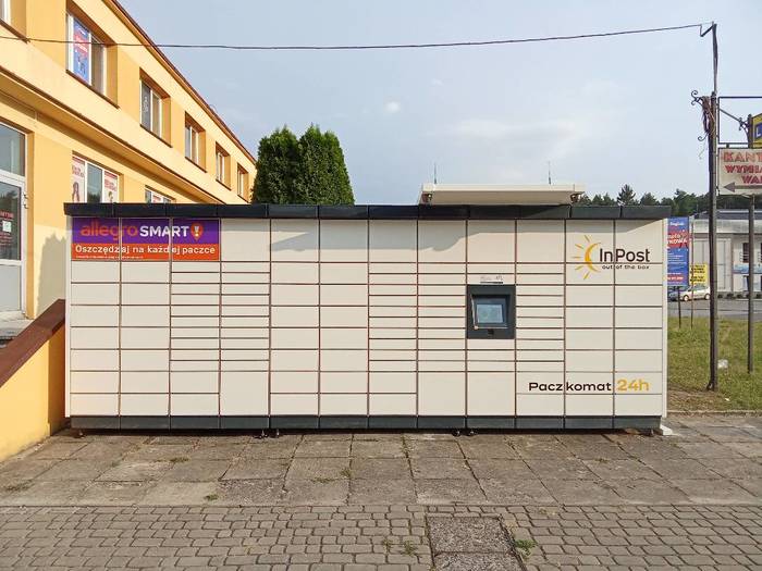 Paczkomat NSZ03M Róg ulicy Korczaka 1