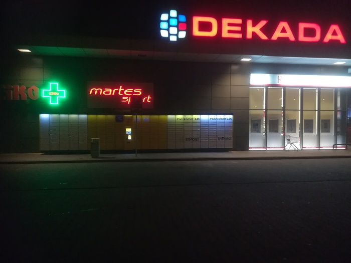 Paczkomat NTA01A Przy Centrum Handlowym Dekada