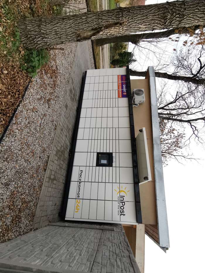 Parcel Locker NVK01M przy sklepie spożywczym