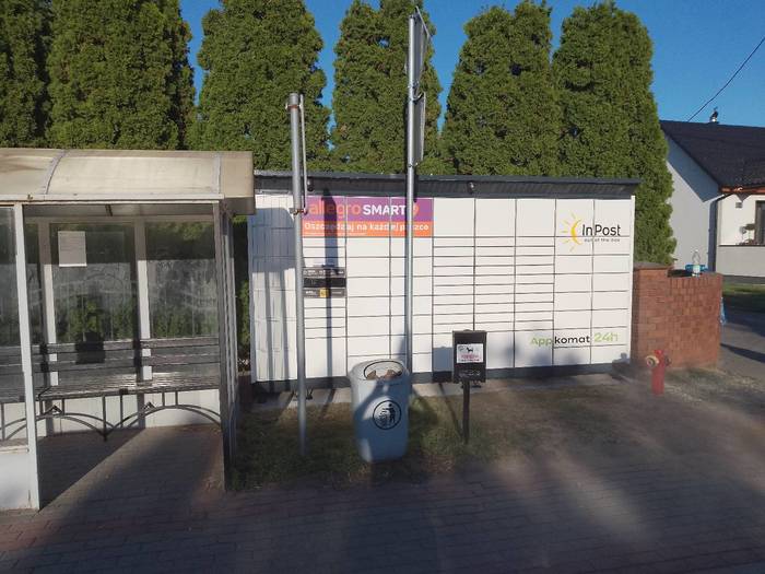 Parcel Locker NVSZ01BAPP W ogrodzeniu posesji przy Długiej 7