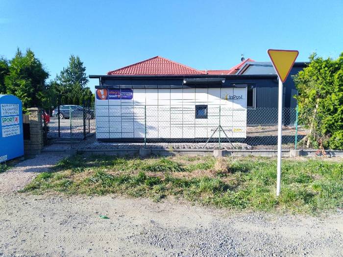 Paczkomat NWO02M Przy sklepie Wisienka