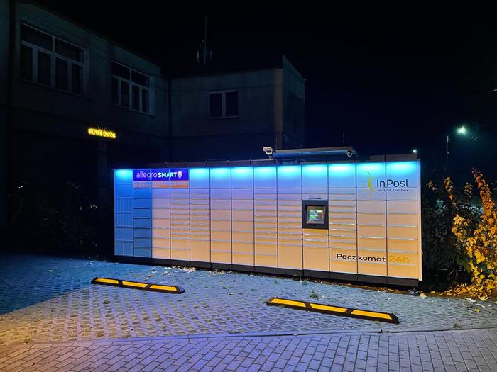 Paczkomat NYD01M przy Top Markecie