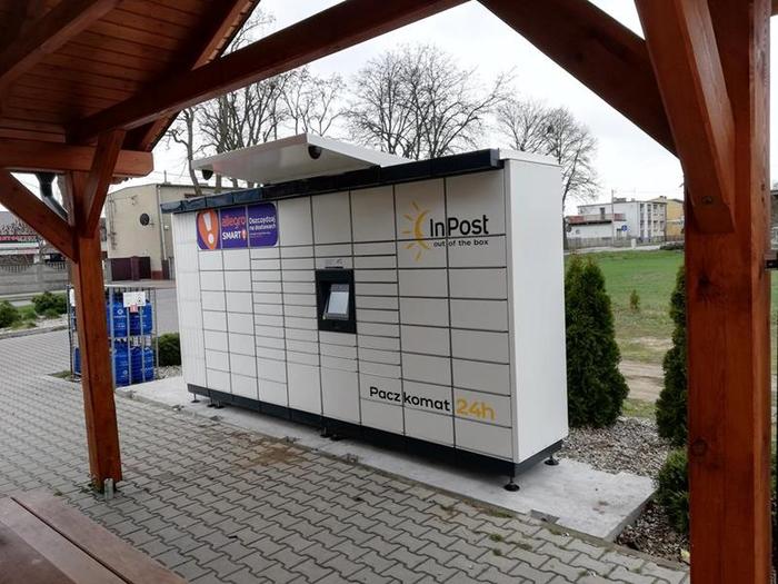 Paczkomat NYL01M parking przy Lewiatanie