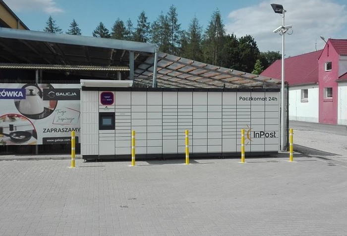 Parcel Locker NYS01M Po prawej stronie od wejścia do sklepu Mrówka