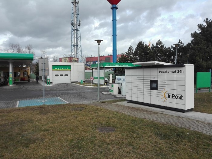 Paczkomat NYS06M Na stacji paliw BP