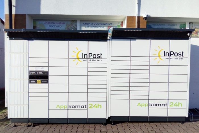 Parcel Locker NZMR01BAPP Przed sklepem Livio